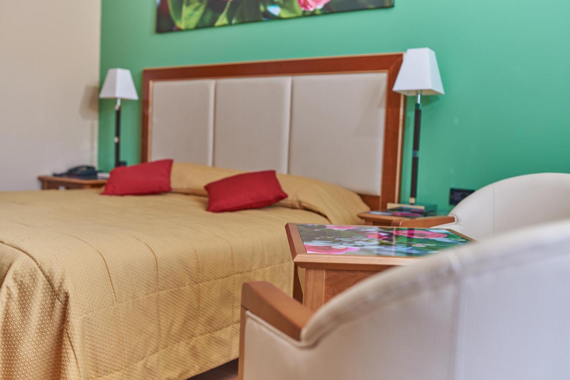 Belfiore Park Hotel 4Stars Superior "Adults Only" Бренцоне-суль-Гарда Номер фото